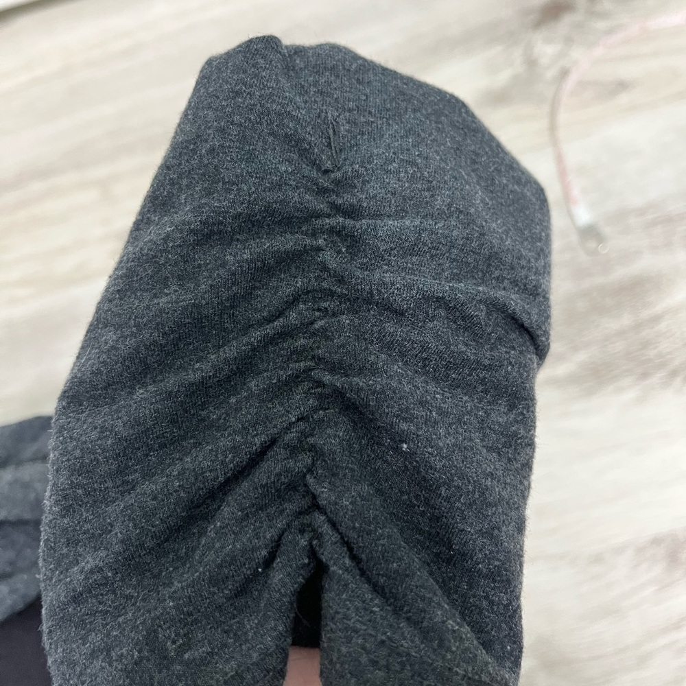 Bundle of SO Cropped Leggings - Picture 10 of 16
